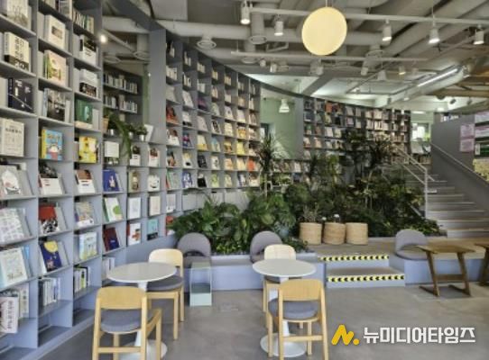 다산성곽도서관 내부 전경