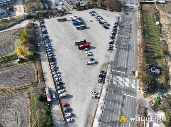 경주박물관 동측 월성 주차장 전경