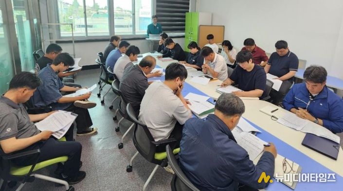 우기 대비 하천 공사장 관계자 재해예방 회의