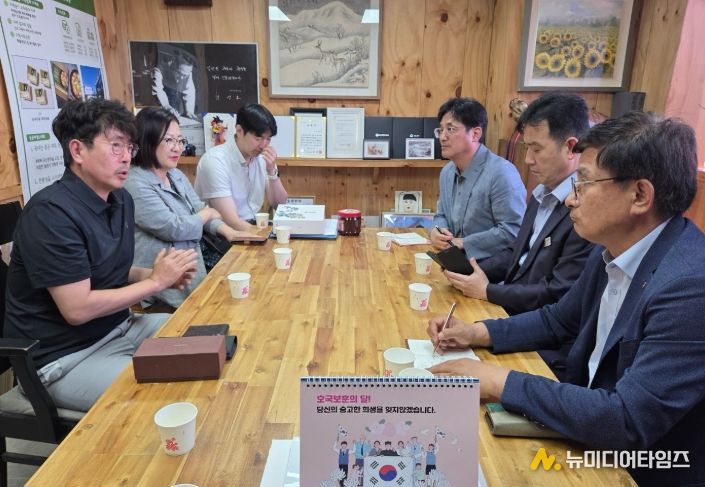 김포시농업기술센터(소장 두정호)가 지난 11일 김포고촌농협 본점(신곡리)에서 콩 업무 발전 협의회를 개최했다.