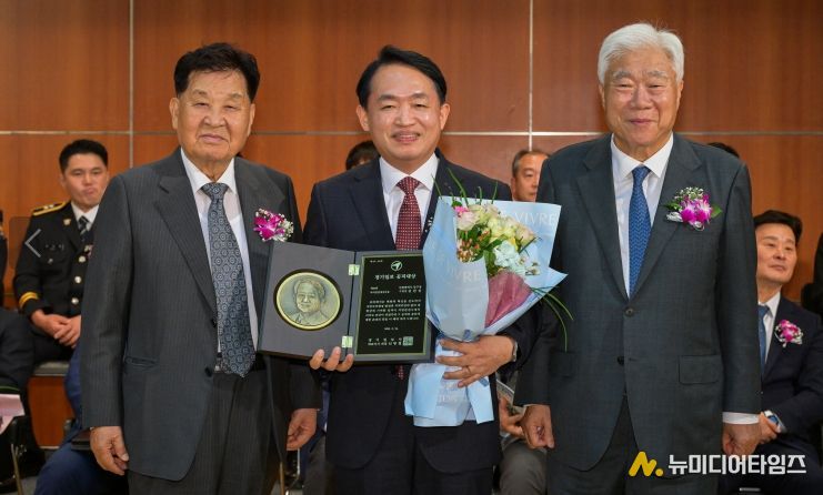 김찬진 동구청장_‘제32회 경기일보 공직대상’ 자치경영대상 부문 수상