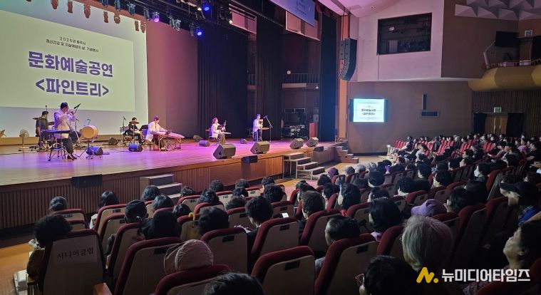 노인일자리 참여자 어르신과 함께 ‘심청가’ 음악회 관람