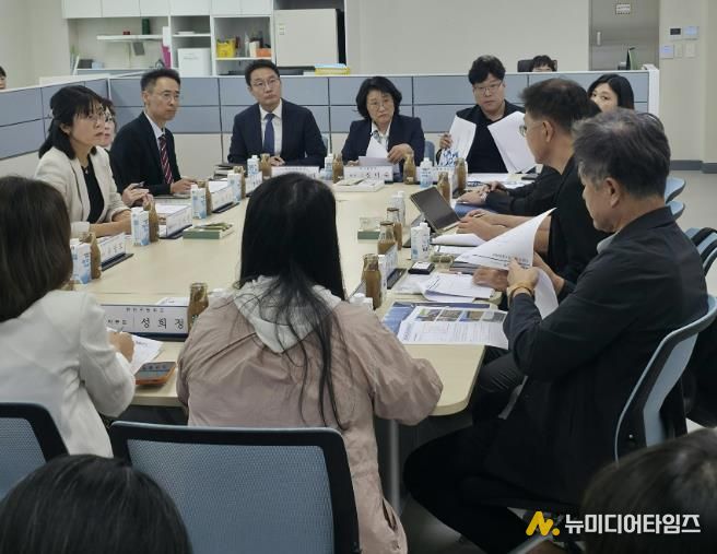 간담회