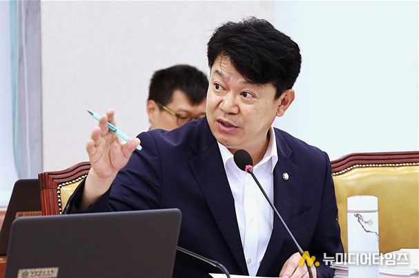 더불어민주당 복기왕 의원(충남 아산시갑, 국회 국토교통위원회 간사)