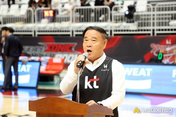 KT 소닉붐 홈 개막전 참석