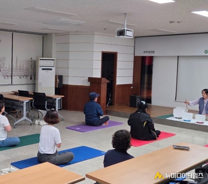치매환자·보호자 자조모임 및 힐링프로그램 운영