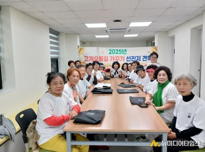 실크스크린 체험 후 대티까치마을 주민 단체사진