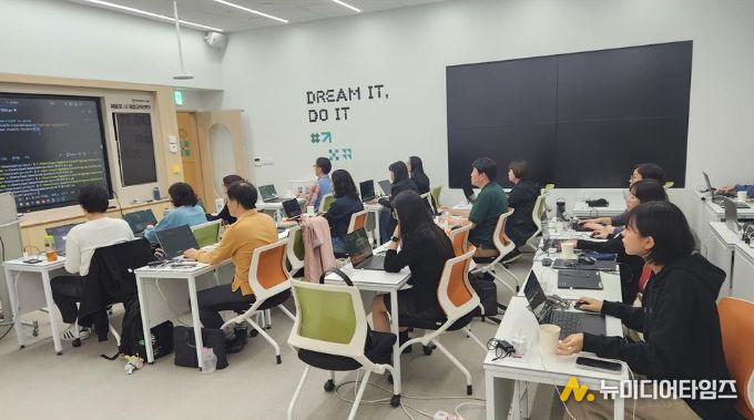 ‘인공지능 융합교육 교원 역량강화 연수’