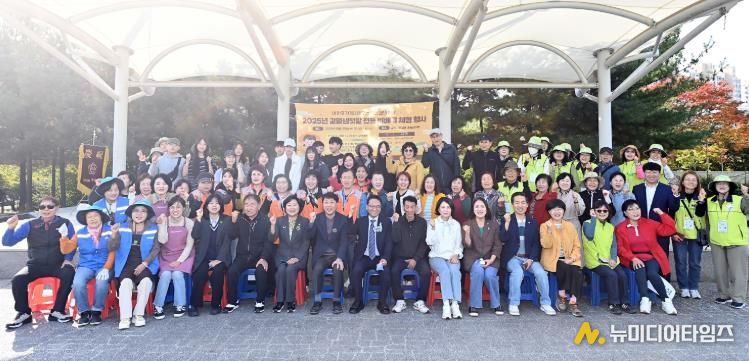 부평구, ‘갈월샘텃밭 전통 벼 베기 체험행사’ 성황리 개최