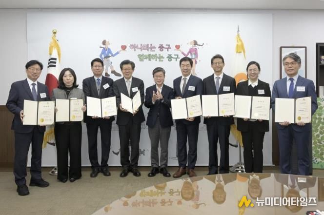 내편중구 변호사 위촉식 사진