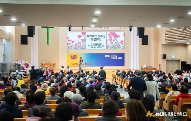 서구 해바라기 청춘대학, ‘지역어르신 초청 경로잔치’ 개최