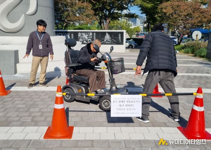 부산 동구 장애인 전동보조기기 사전안전 예방교육 1:1 맞춤형 주행교육 진행