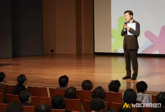 전성수 서초구청장이 23일 14시 심산기념문화센터에서 열린 구민 맞춤형 세무설명회에서 인사말씀하고 있다.