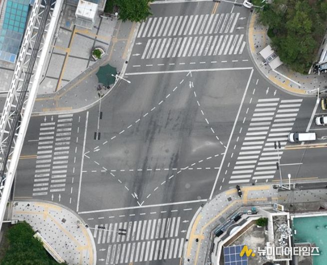 도시철도 동천역 이용객 안전과 편의 증진을 위한 대각선횡단보도 신설