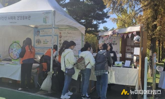 시흥책문화축제서 ‘치매 인식 개선 에세이 전시’ 운영