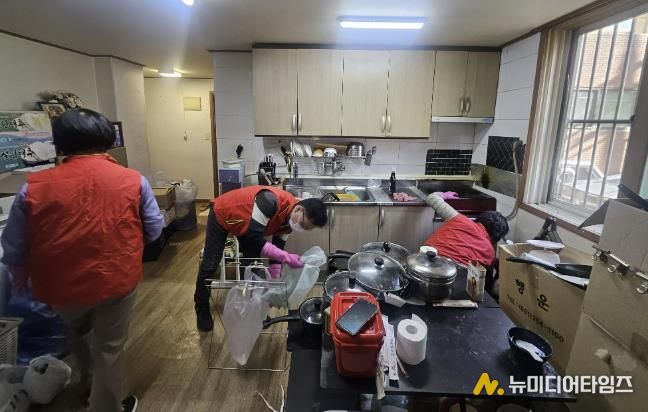 수원시 영통구 매탄1동 지역사회보장협의체 '우리동네 행복지킴이' 주거환경개선사업 진행