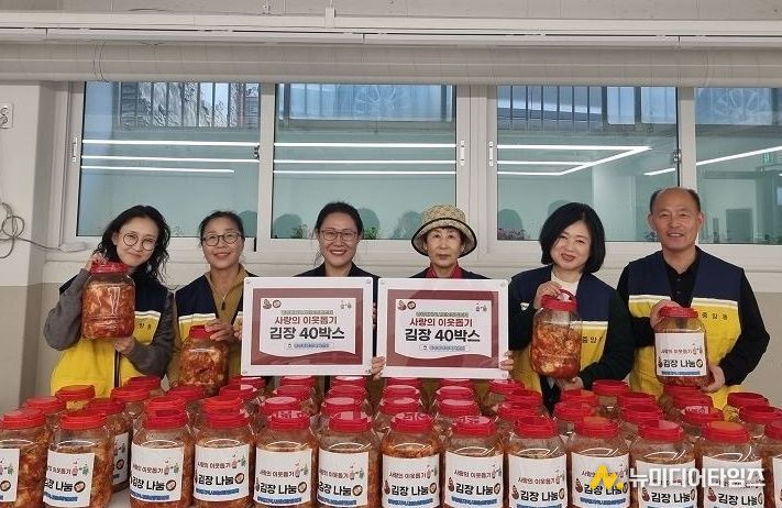 중앙동 지역사회보장협의체, 중장년 1인 가구 대상 ‘사랑의 김장김치 나눔’ 실시