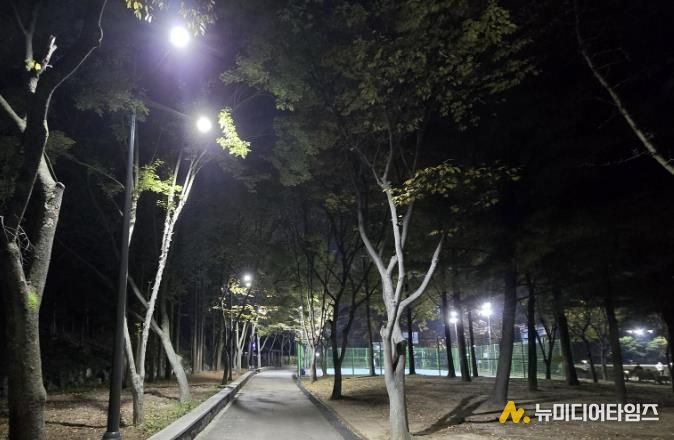 조명등을 교체한 광명시민체육관 일대 전경