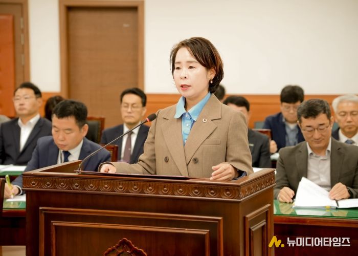 남양주시의회 315회 임시회 자치행정위원회에서 정현미 의원이 조례안 제안설명을 하고 있다.