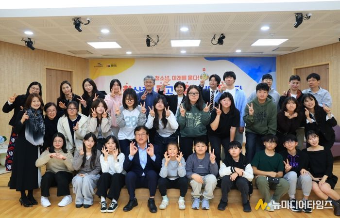 대구 수성구청소년문화의집(관장 권위정)은 지난 1일 청소년이 묻고 구청장이 답하는 ‘2025 청문청답(靑問廳答) 토크 콘서트’를 개최했다.