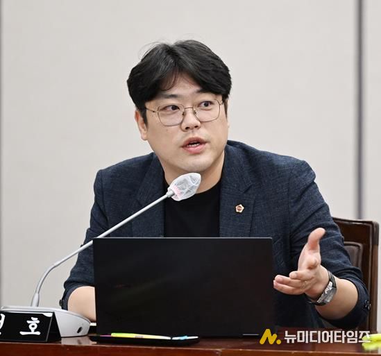 반선호 시의원, 부산시의 과도한 연구 개입이 연구원의 독립성을 흔든다고 지적