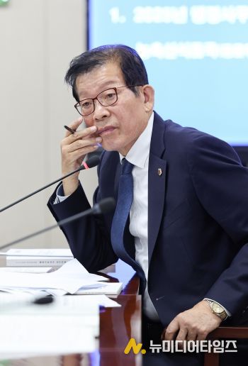 행정사무감사에 나선 이동현 의원