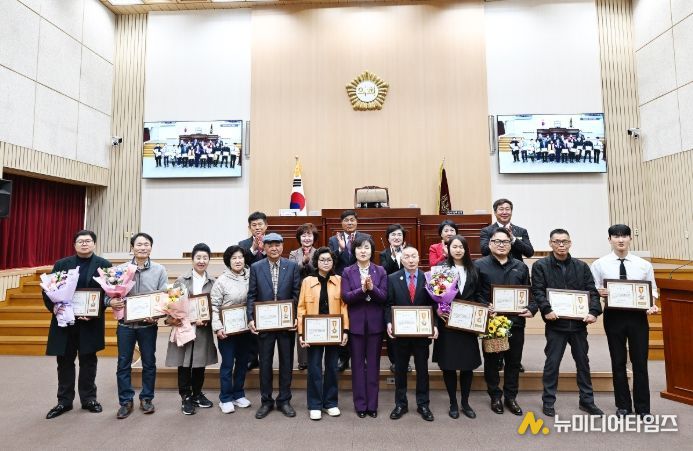 연천군의회, 지역의 버팀목 된 모범 군민 13명에 의장 표창