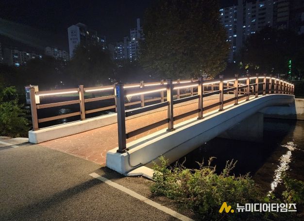 용인특례시 수지구 죽전1동은 목교 제4·6인도교에 LED 경관조명을 설치했다.