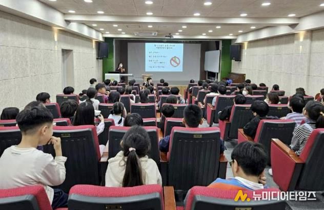 서대문구가 미동초등학교에서 금연교육을 실시하고 있다.