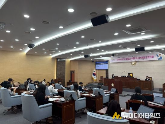 제7대 아동청소년의회와 화순군의회 의원 간담회 단체 기념사진