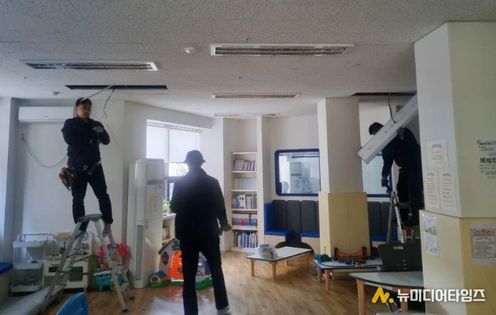 미추홀구가족센터 노후 조명 교체 봉사