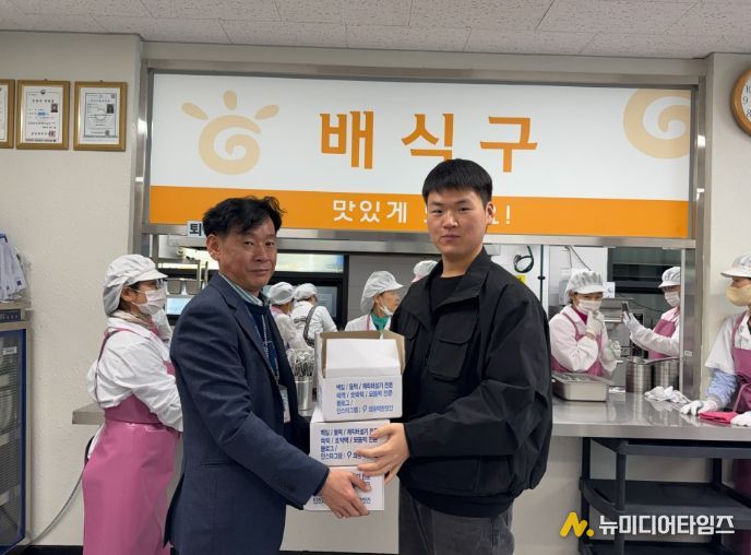 배우 겸 가수 주민우,구산사회복지관에 전역 기념 사랑 나눔