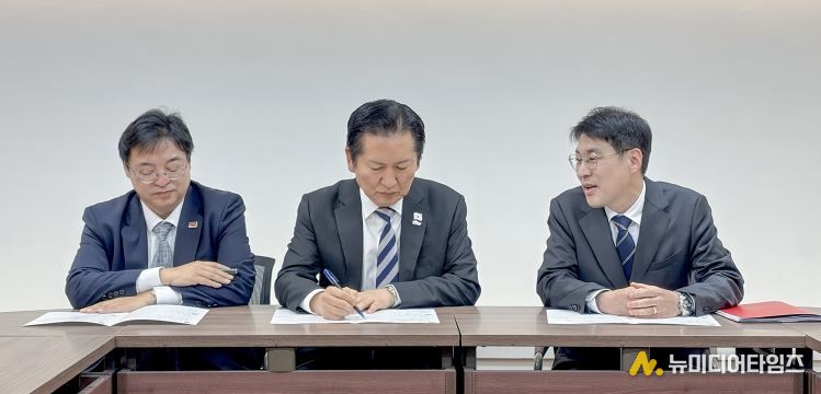 정청래 더불어민주당 대표에 지역 현안 건의