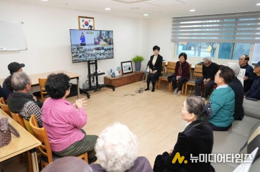 춘천시 노래교실도 화상으로…춘천시 스마트경로당 운영 활기