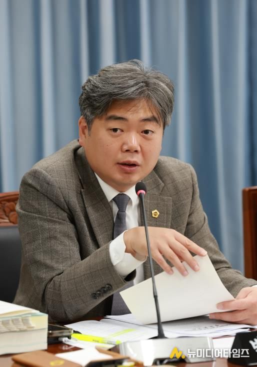 행정사무감사 중인 박원종 전남도의원