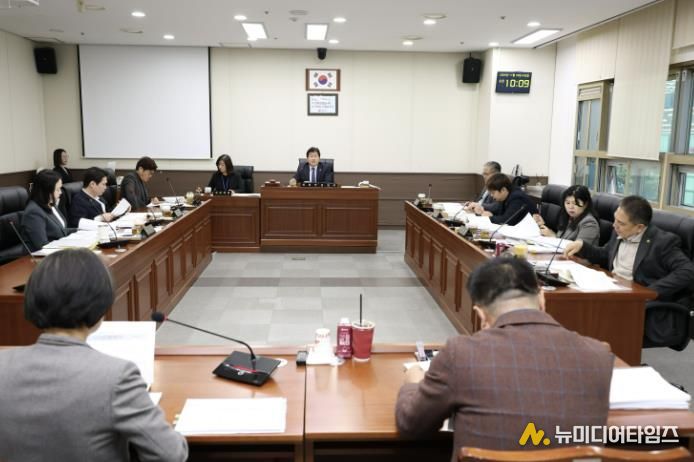 용인특례시의회 자치행정위원회, 행정사무감사 3일차-재무국 행정사무감사 실시