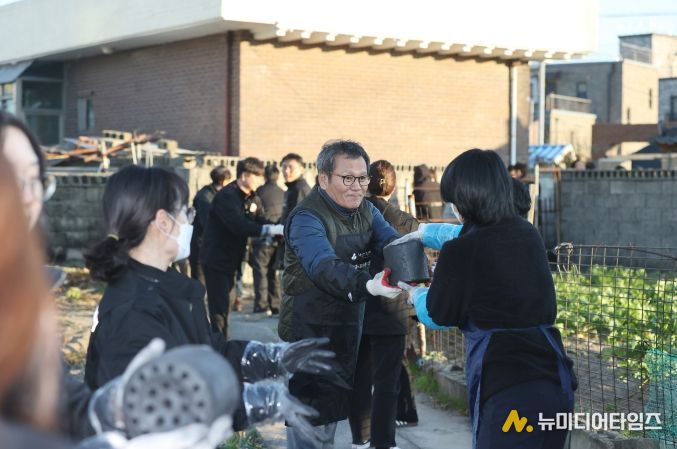 강릉시, 연탄 나눔 봉사로 지역사회에 온정 전해