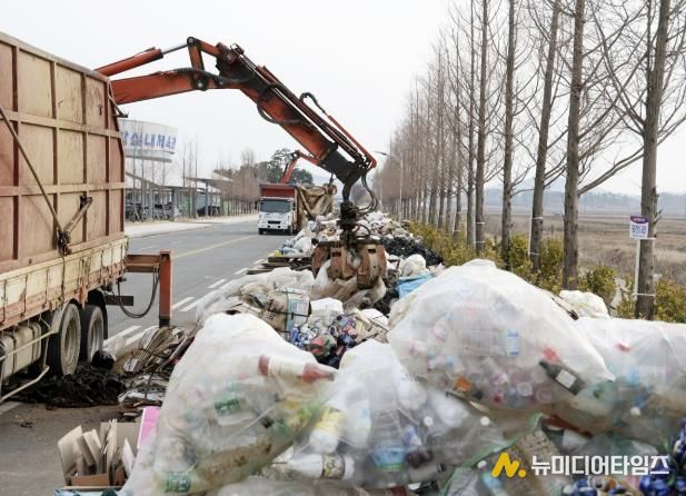 21일 태안읍에서 실시된 ‘2025년 제3차 숨은자원 찾기’ 행사 모습.