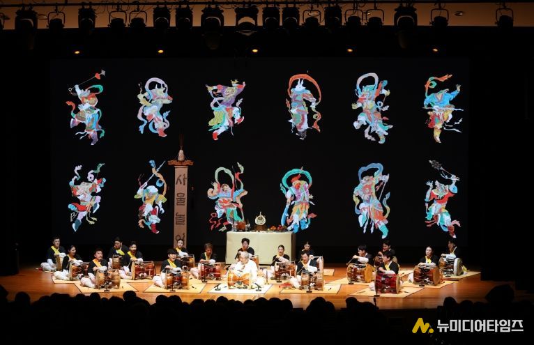 김덕수 사물놀이‘신명의 꽃-헌화가’공연 성료