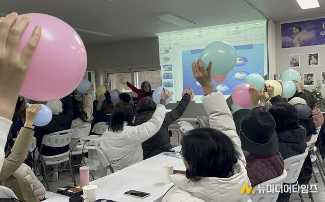 도봉구민들이 경기도 양평힐링센터에서 진행된 ‘힐링 나들이’ 행사에 참여하고 있는 모습