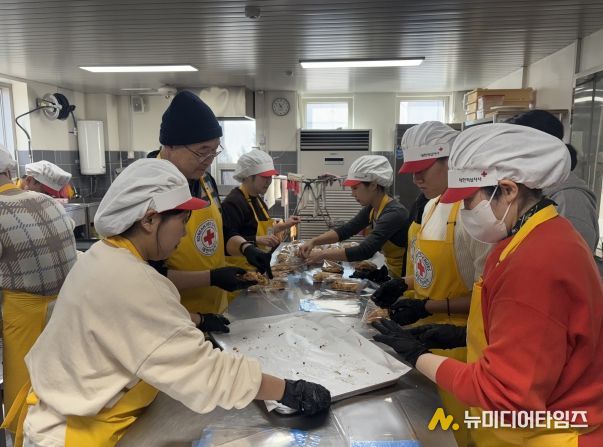 강원역사문화연구원, ‘사랑의 빵 나눔 봉사 활동’ 실시