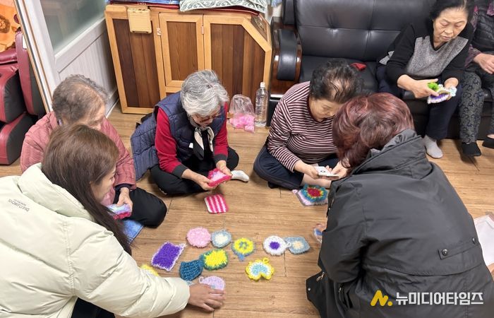 단양군가족센터, 결혼이주여성 역량강화 프로그램 ‘미디어로 배우는 뜨개교실’ 성료