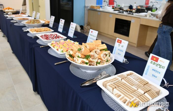 화천지역 다문화가족이 참여한 요리대회가 지난 29일 화천읍 화천군 가족센터에서 최문순 화천군수를 비롯해 결혼이민여성 및 자녀들이 참석한 가운데 열렸다.