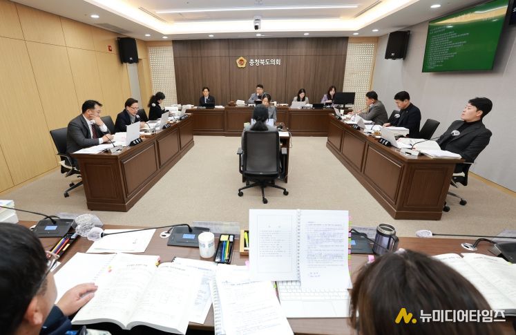 문화체육관광국 2026년도 예산안 등 14개 안건 심사