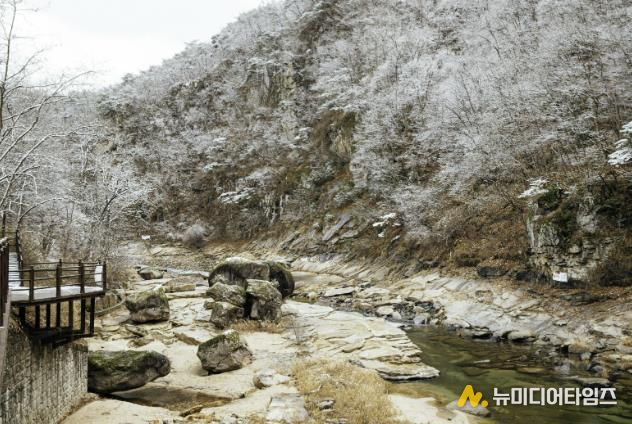 지난해 하선암 설경