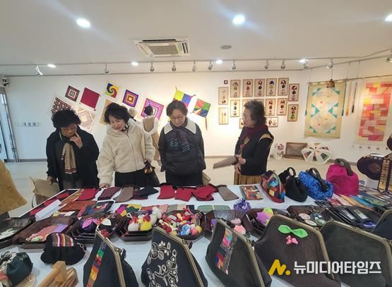 김해시규방공예연구회 ‘전통을 잇다, 짓다전’ 개최