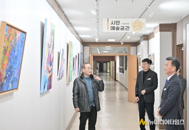 시민예술공간, 팝아트 개인전 개최