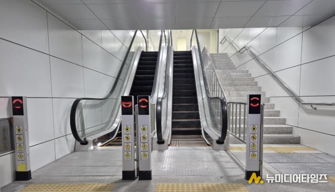 연결통로 에스컬레이터