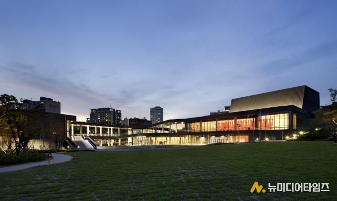 강동아트센터 전경