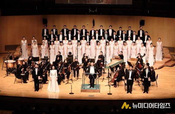 윤의중 예술감독과 인천시립합창단, <헨델 메시아> 공연